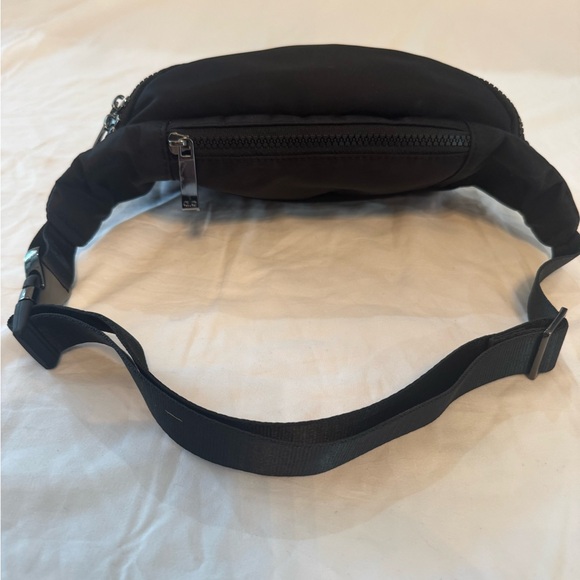 ALO Yoga Black Belt Bag - Picture 2 of 5